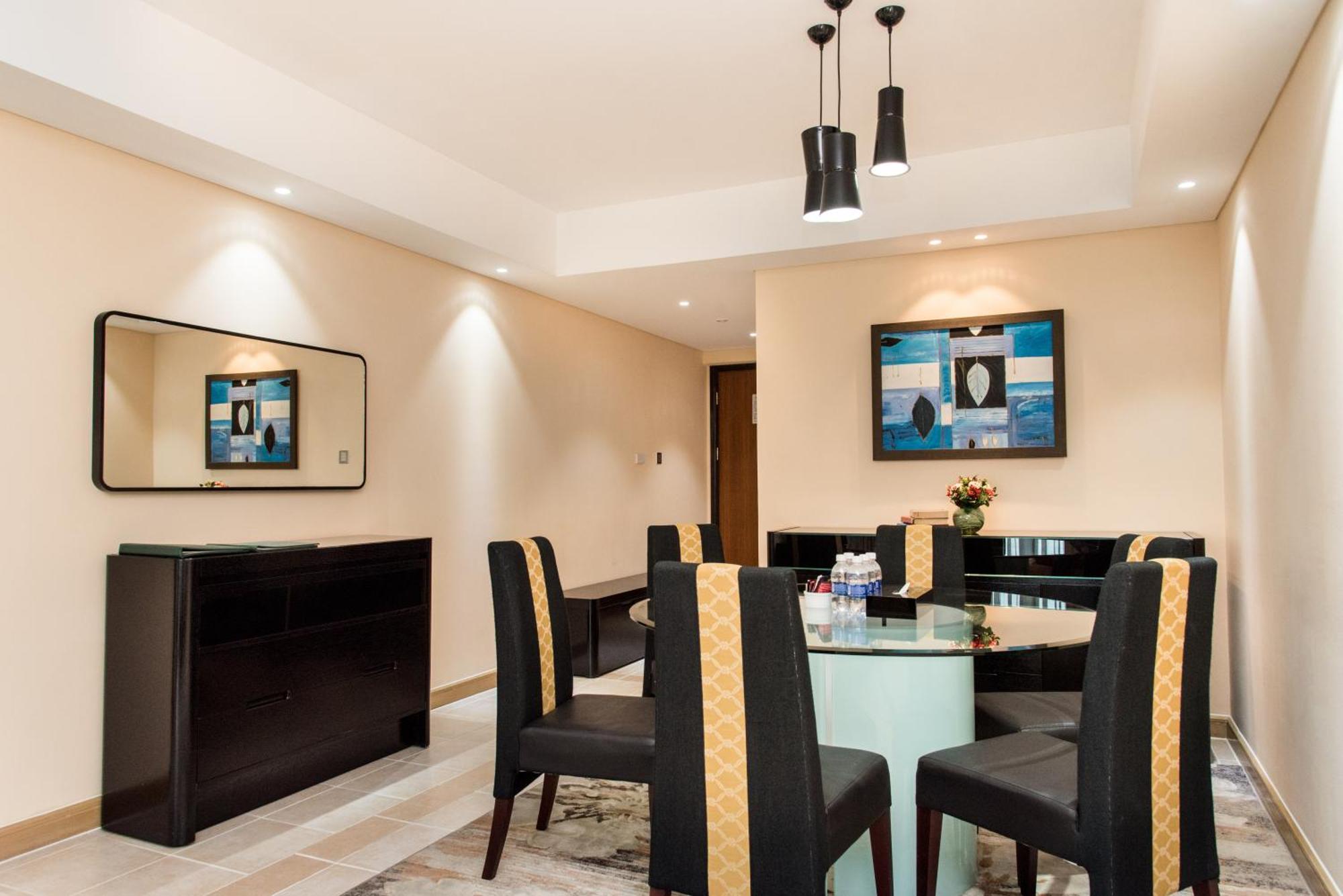 โรงแรมเชอร์วูดเรสซิเดนซ์ โฮจิมินห์ซิตี้ ภายนอก รูปภาพ A dining room