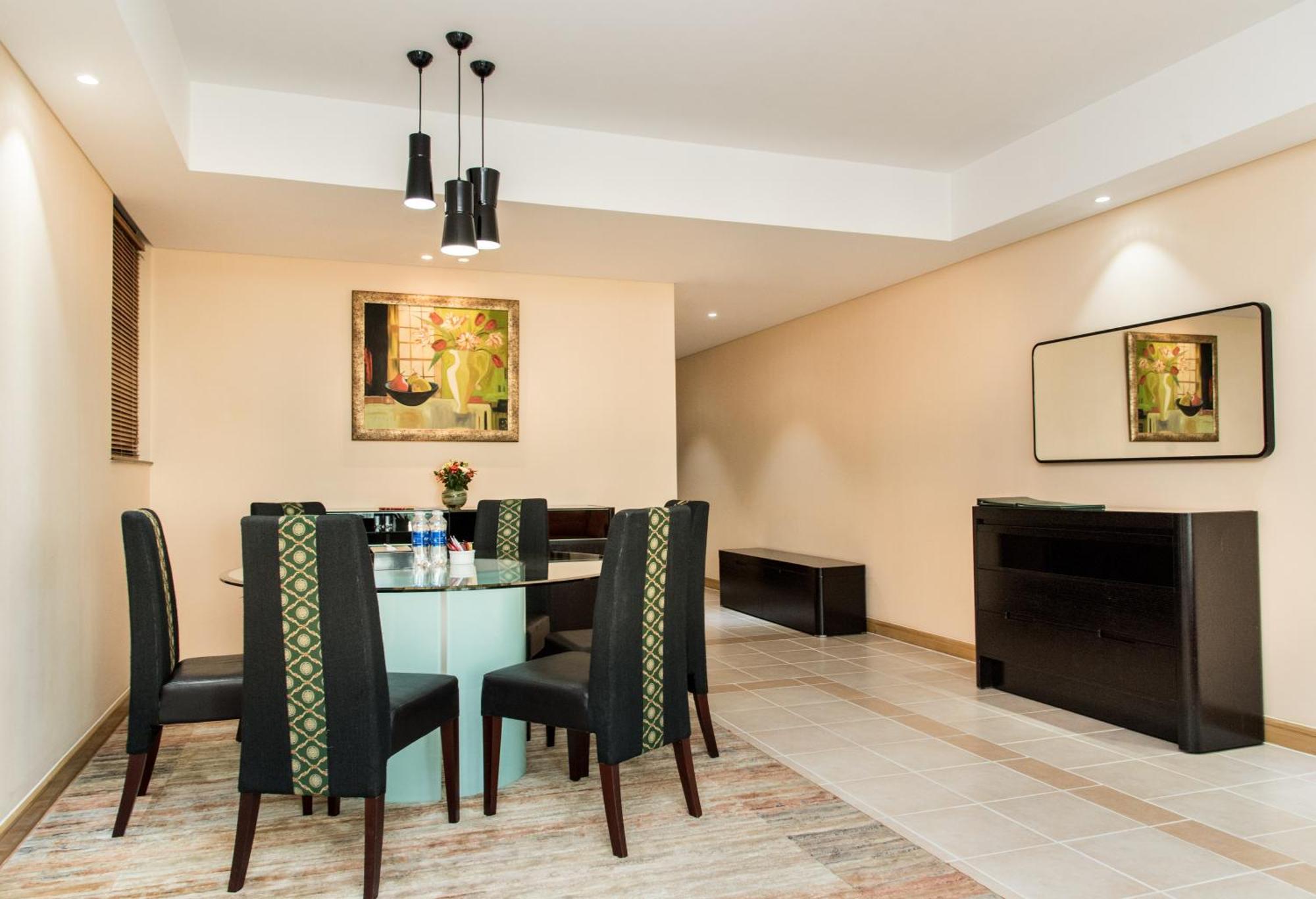 โรงแรมเชอร์วูดเรสซิเดนซ์ โฮจิมินห์ซิตี้ ภายนอก รูปภาพ A dining room