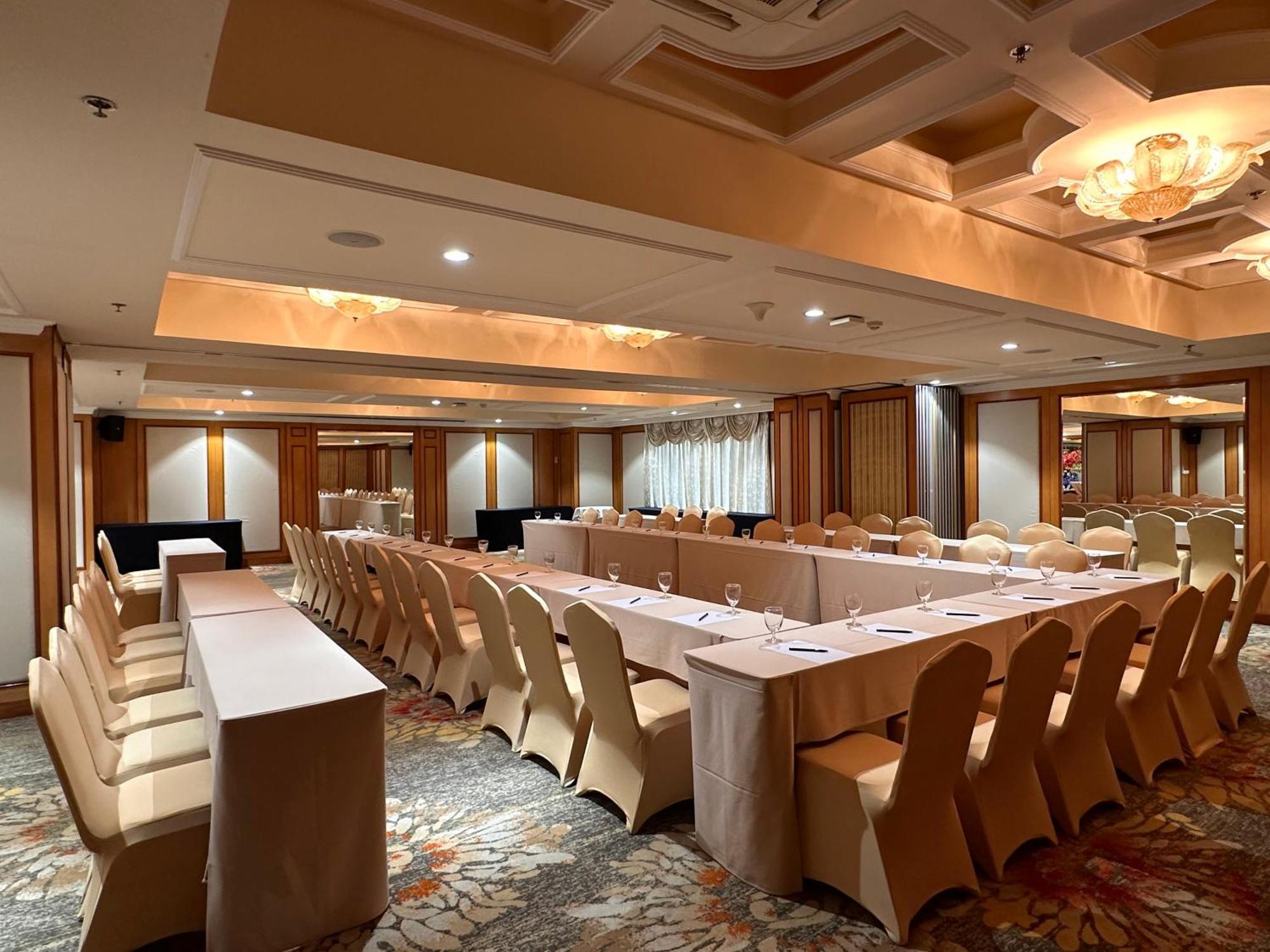 โรงแรมเชอร์วูดเรสซิเดนซ์ โฮจิมินห์ซิตี้ ภายนอก รูปภาพ The Royal Ballroom